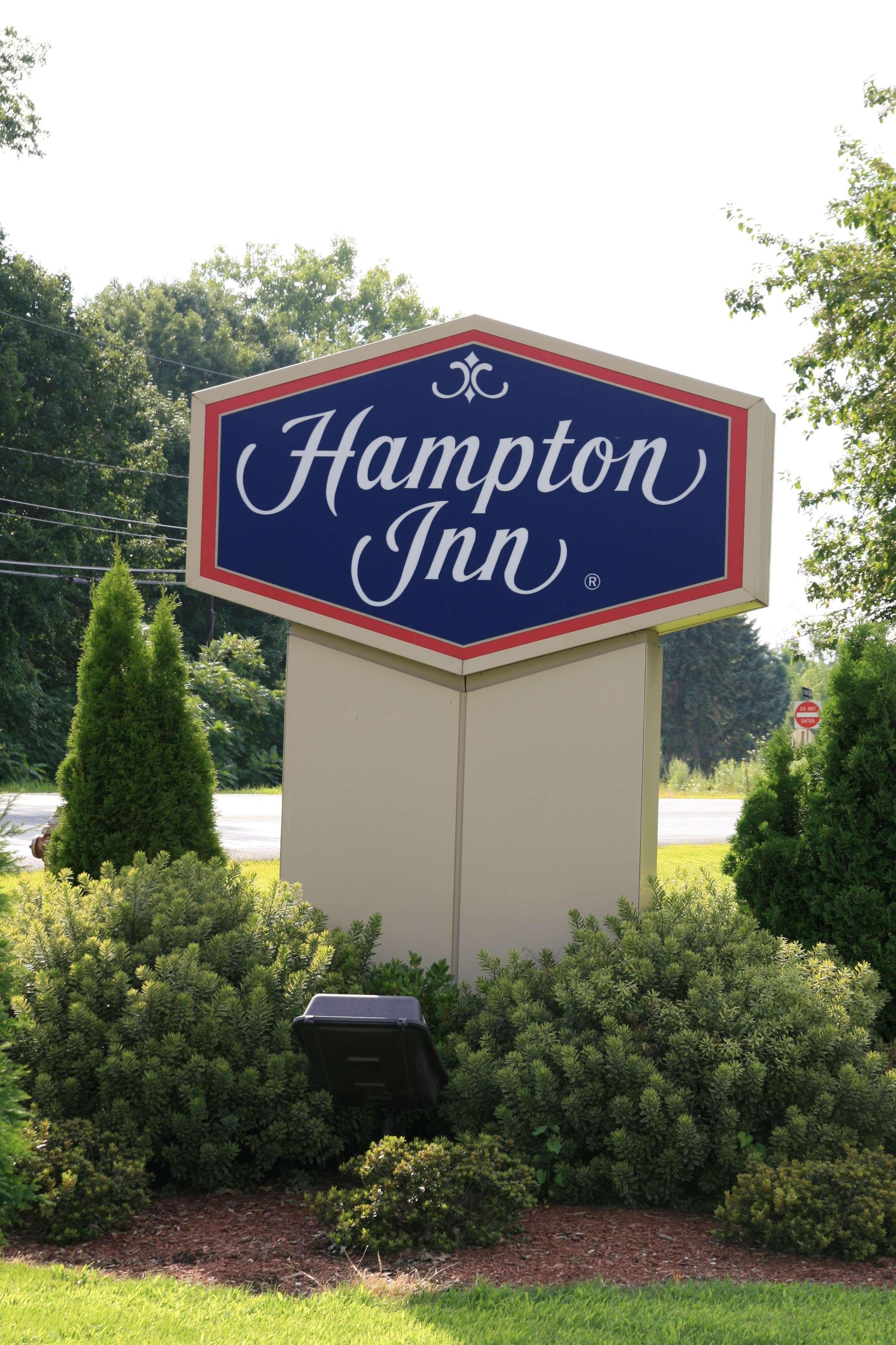 Hampton Inn Hadley-Amherst Area Екстер'єр фото