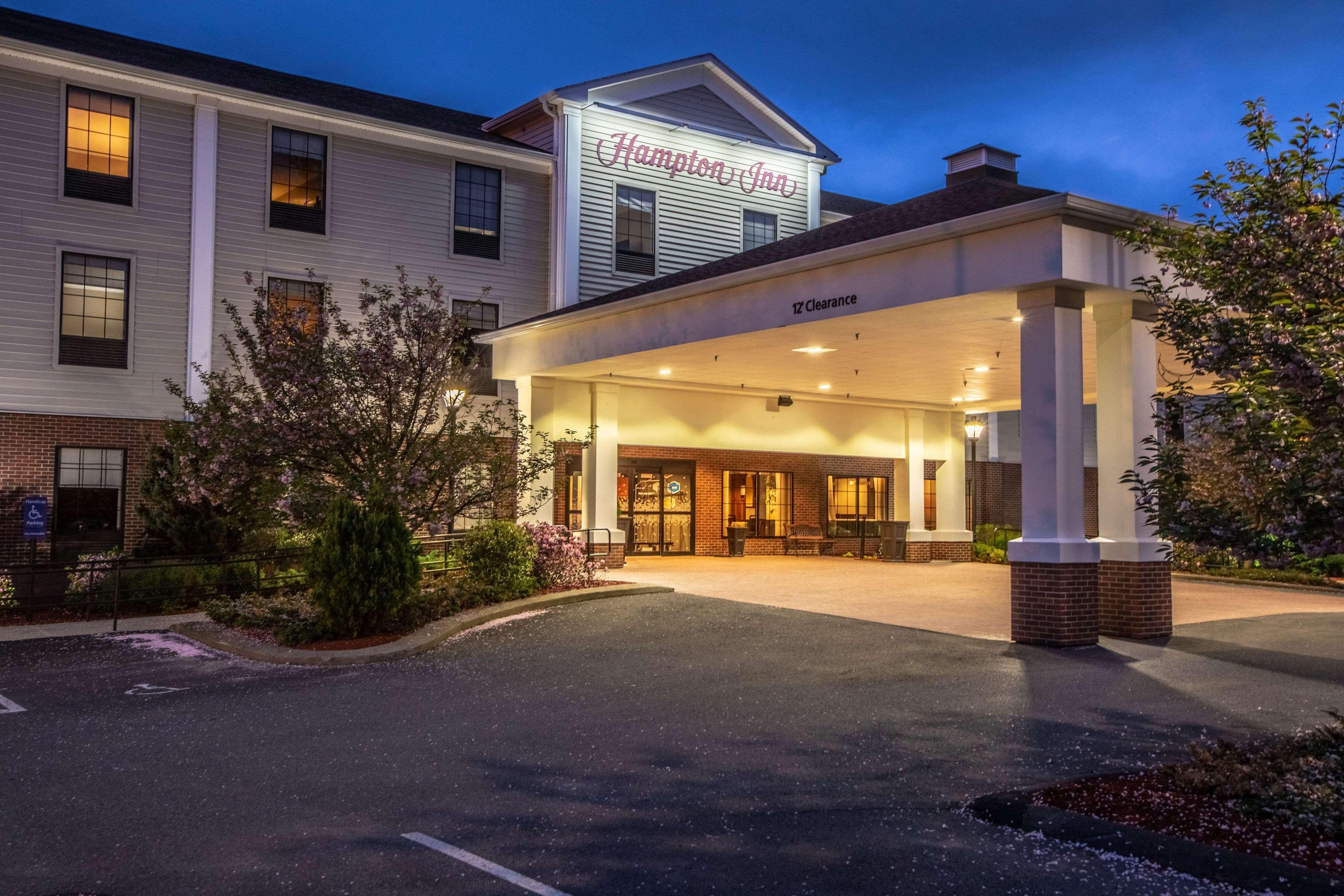 Hampton Inn Hadley-Amherst Area Екстер'єр фото