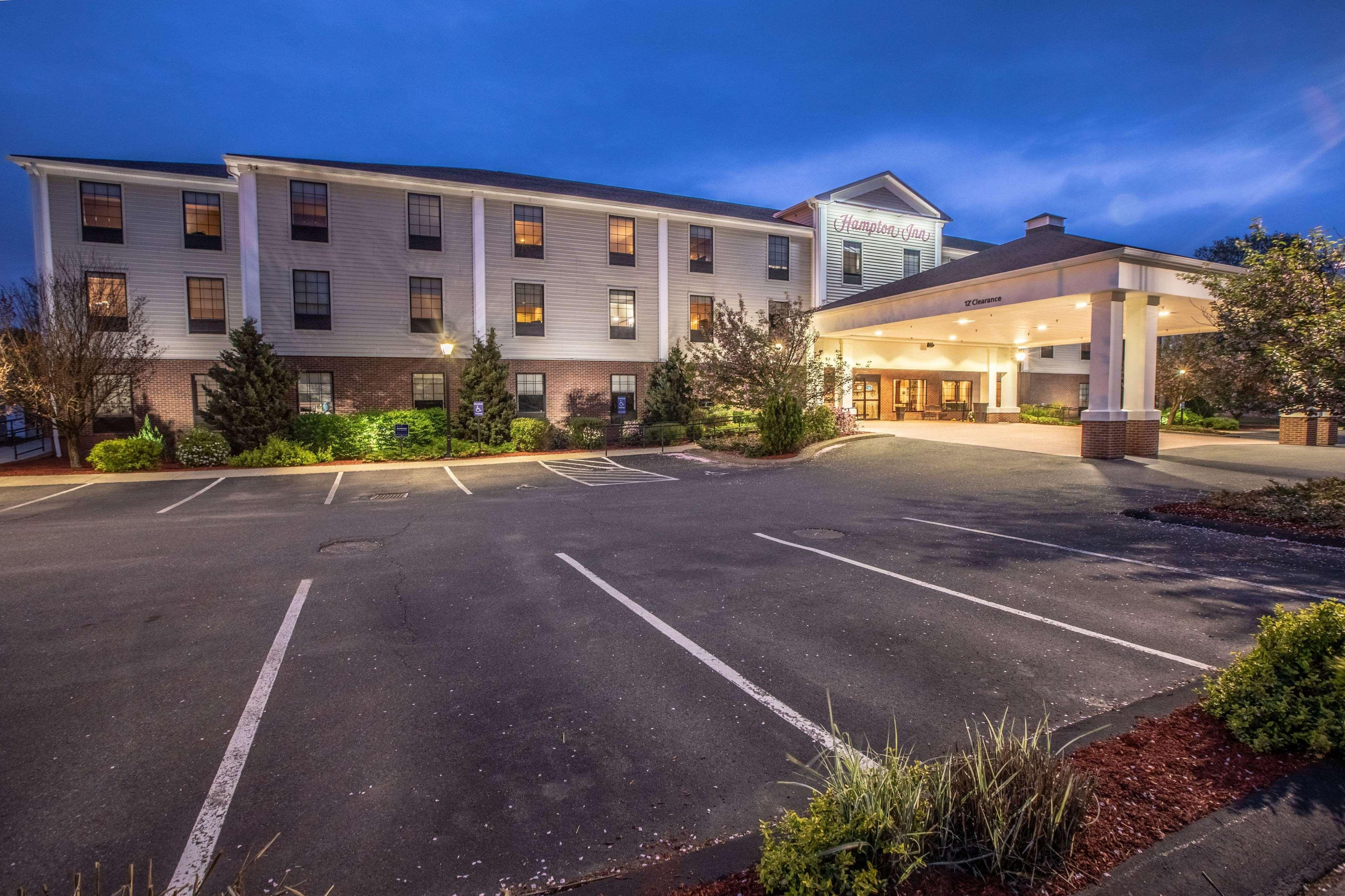 Hampton Inn Hadley-Amherst Area Екстер'єр фото