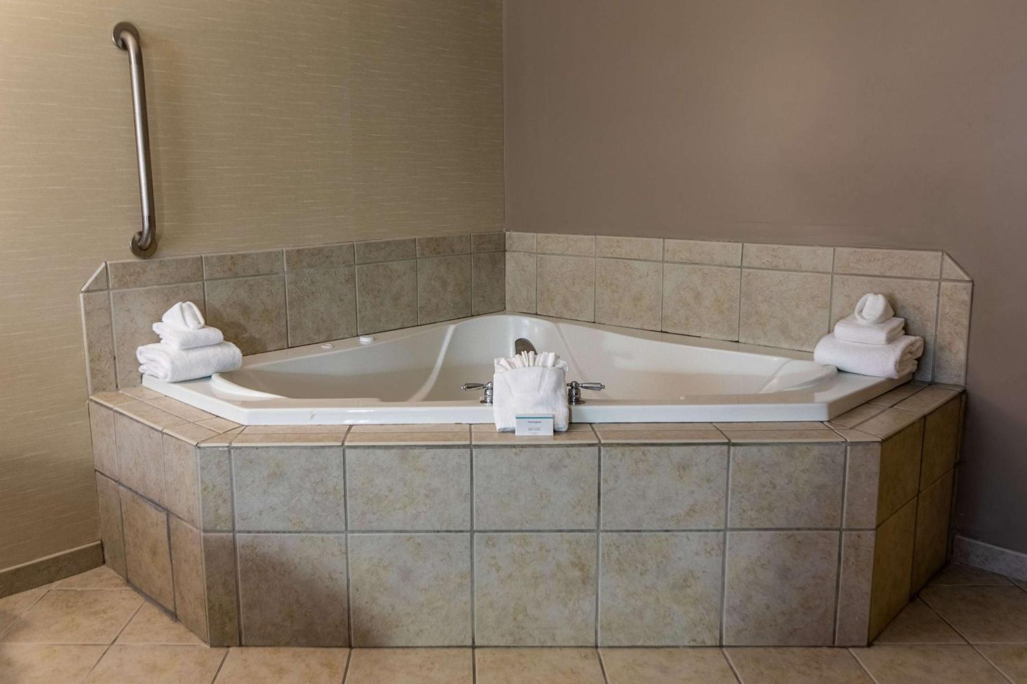 Hampton Inn Hadley-Amherst Area Екстер'єр фото