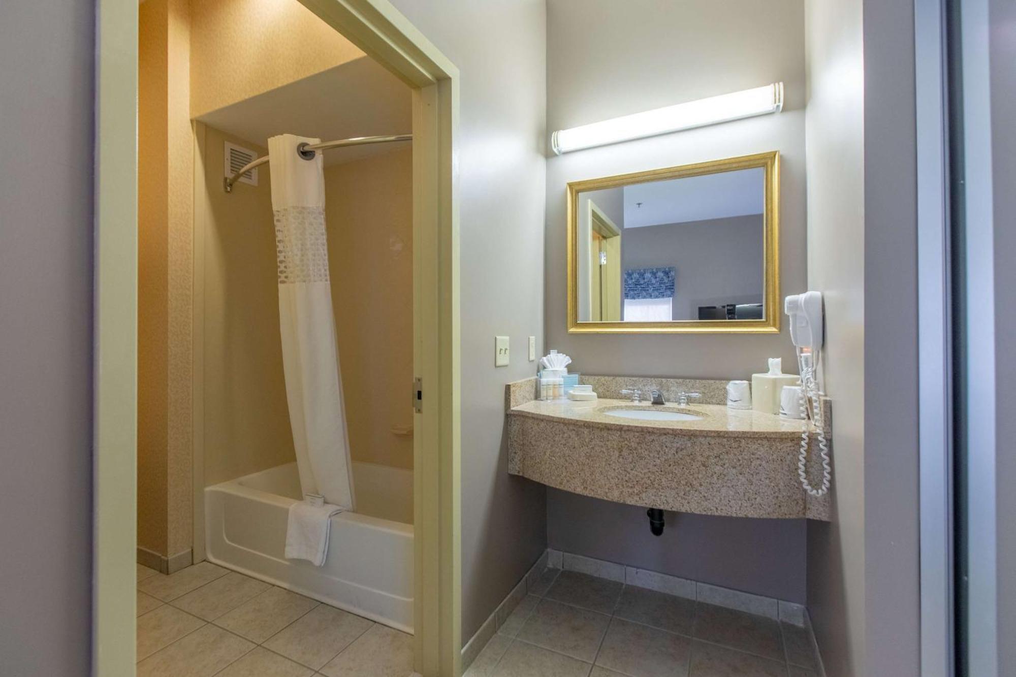 Hampton Inn Hadley-Amherst Area Екстер'єр фото