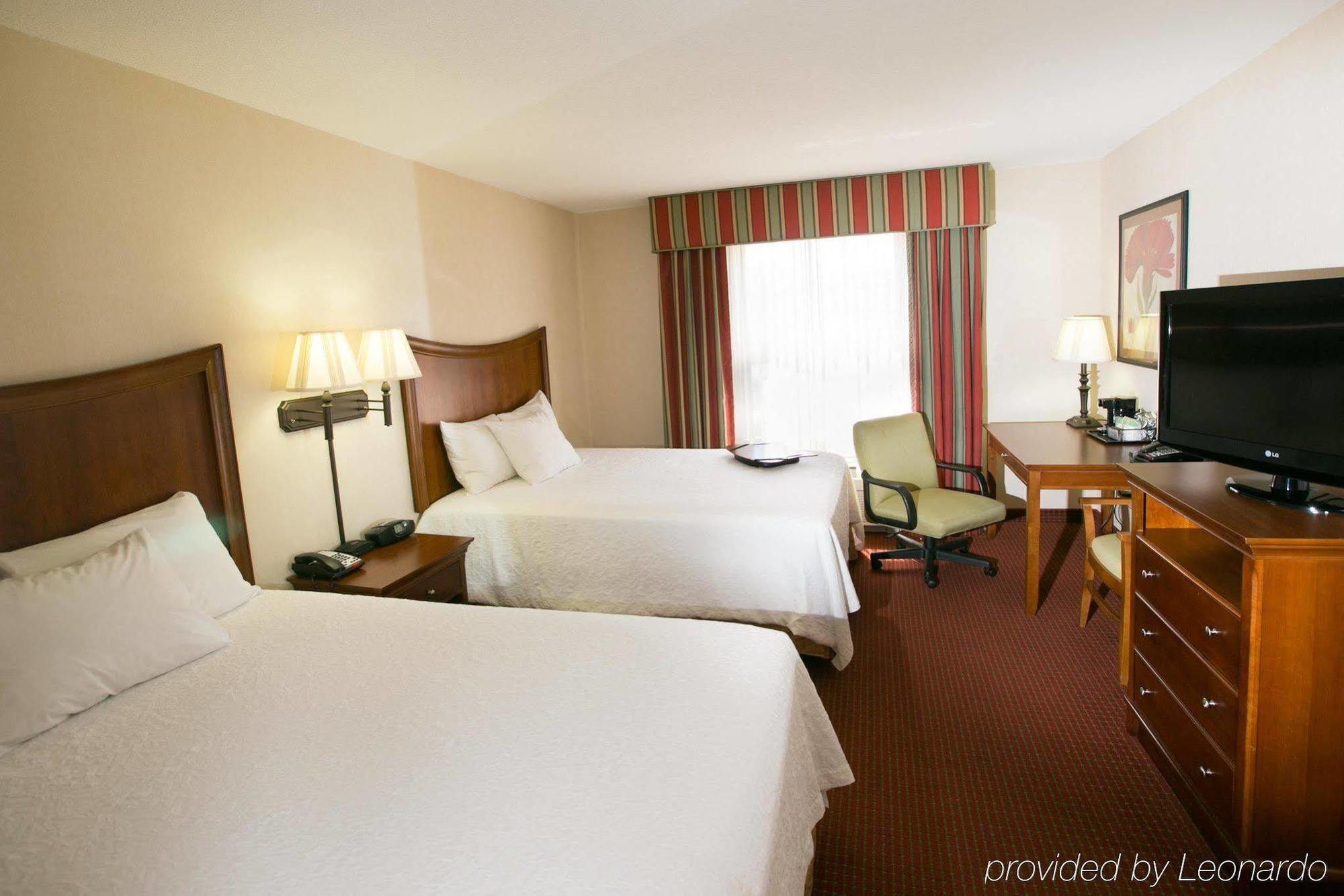 Hampton Inn Hadley-Amherst Area Екстер'єр фото